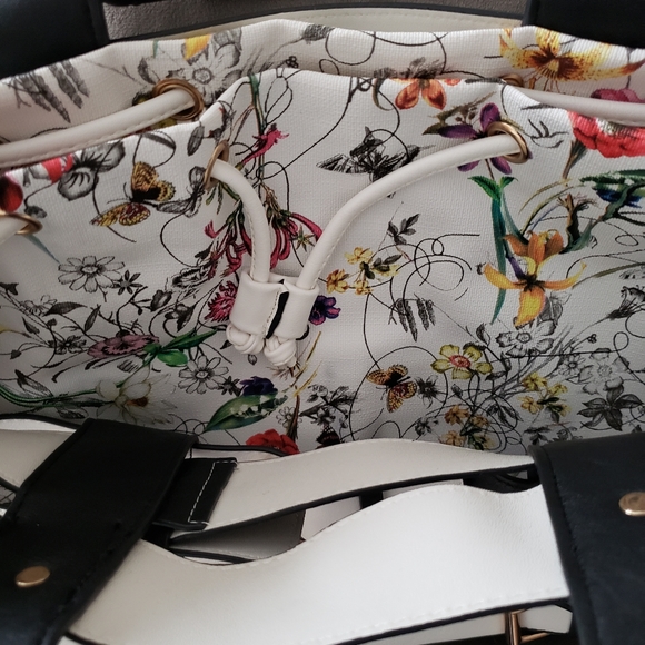 Tote - Picture 4 of 5